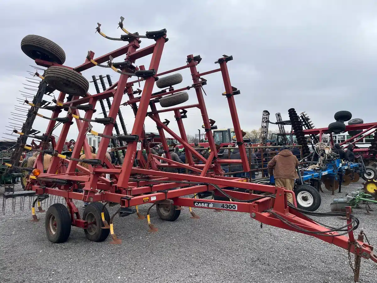 Gallery image 1 for Used Case IH 4300 Cultivator
