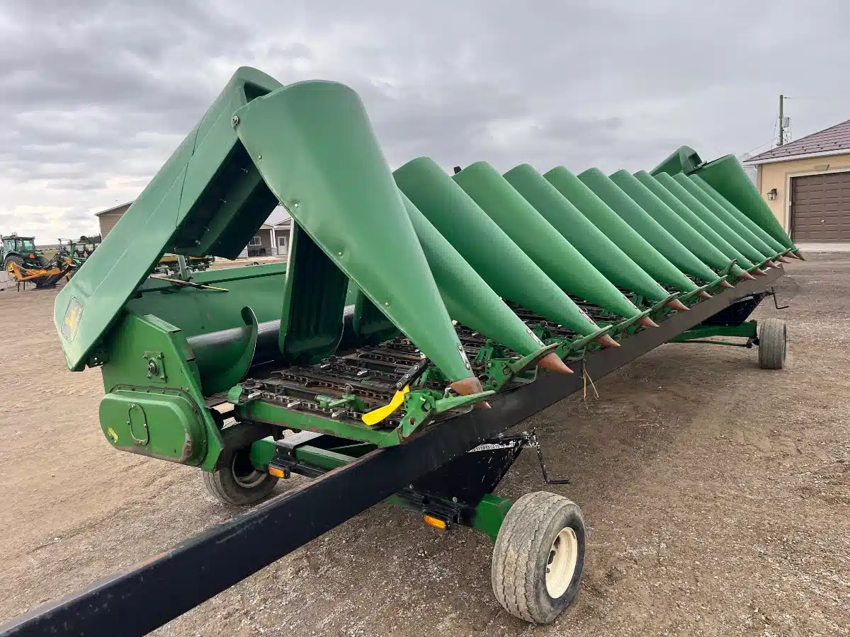 Gallery image 2 for Used John Deere 1092 Header - Row Crop