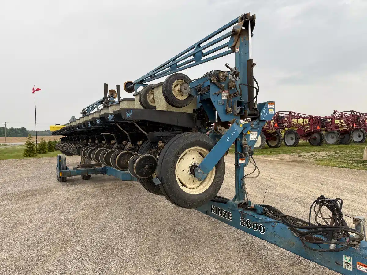 Gallery image 1 for Used 1998 Kinze 2600 Planter