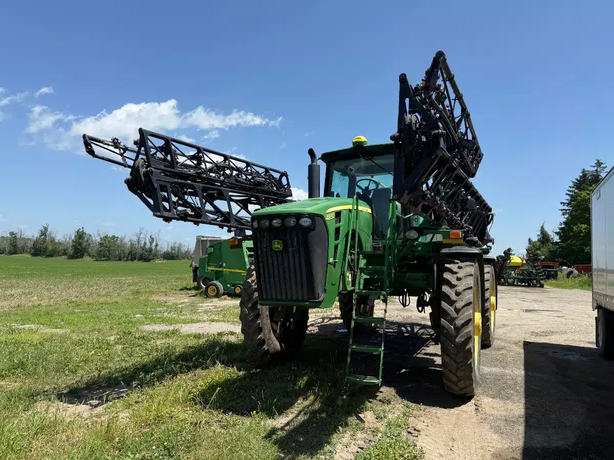 Gallery image 2 for Used 2009 John Deere 4930 Sprayer - Self Propelled