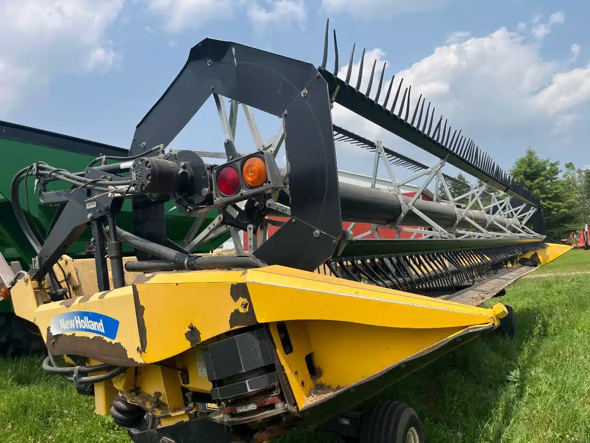 Gallery image 1 for Used New Holland 88C Header - Draper
