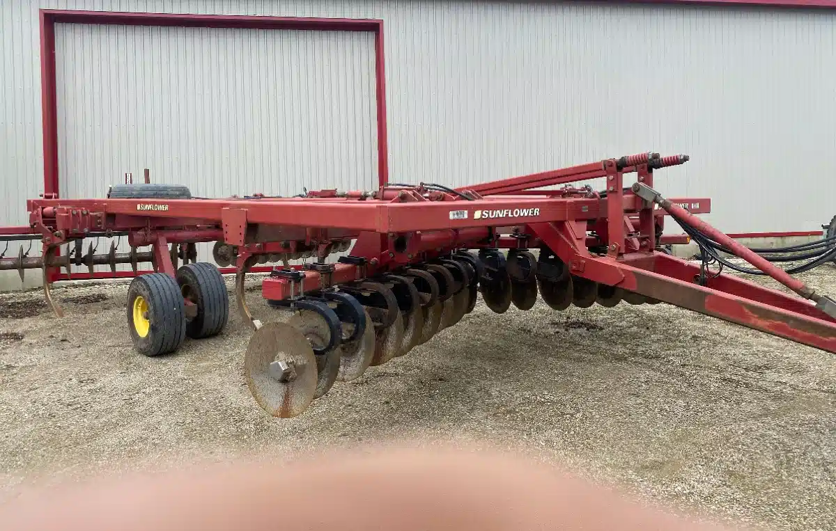 Gallery image 1 for Used Sunflower 4411 Disc Ripper