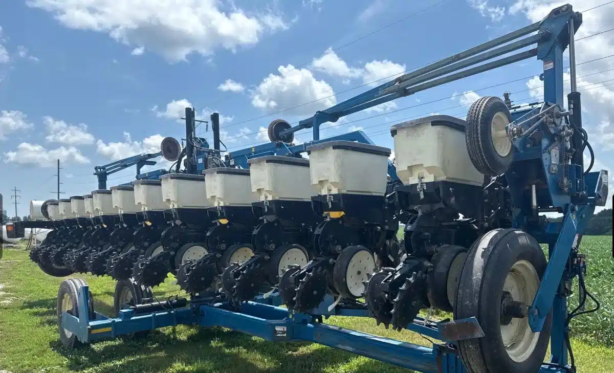 Gallery image 1 for Used 2006 Kinze 3600 Planter