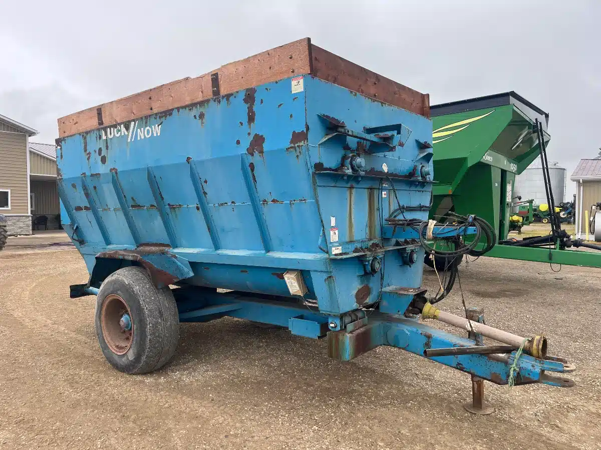 Gallery image 1 for 1998 Lucknow 350 TMR Mixer