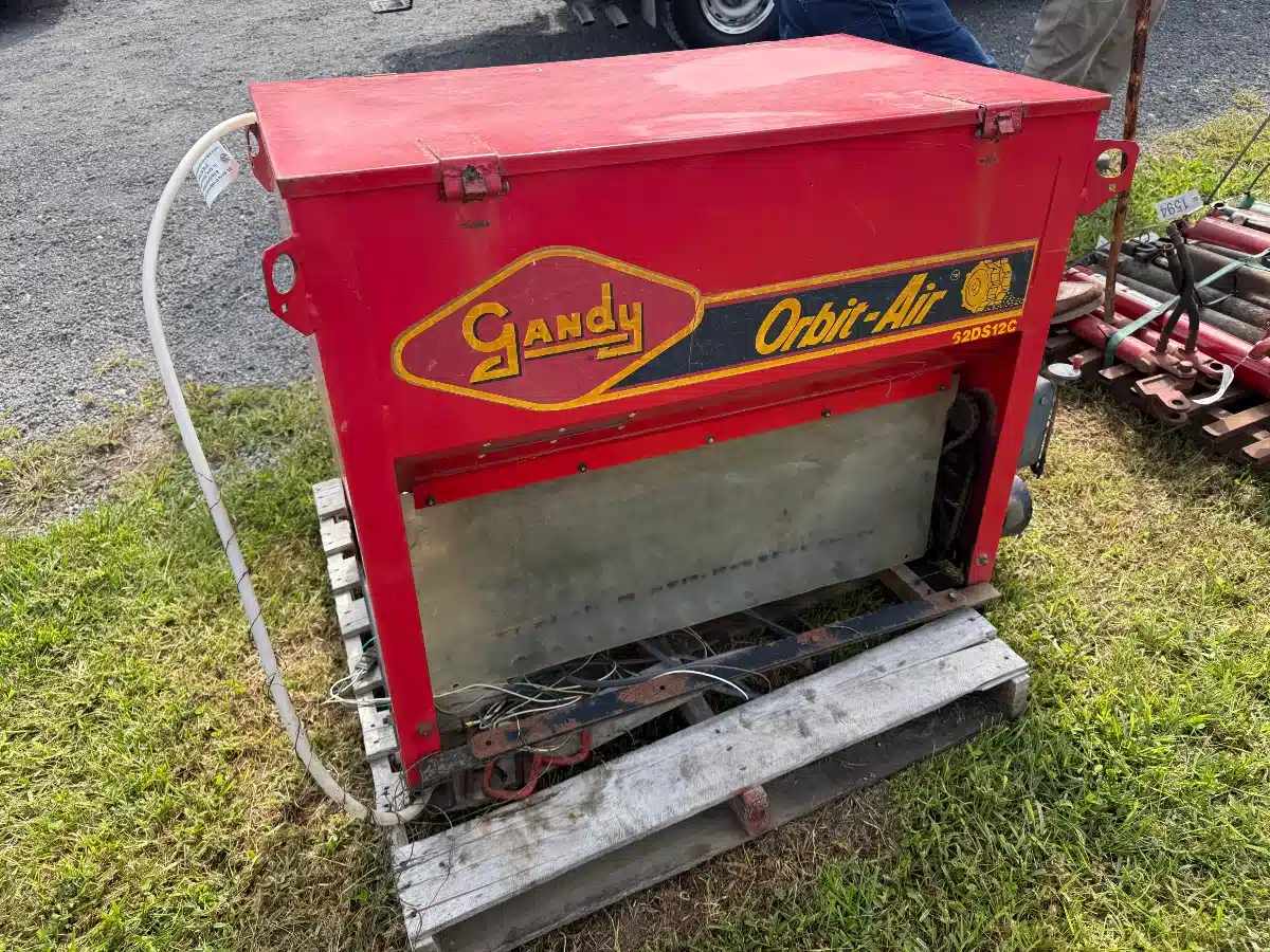 Gallery image 2 for Used Gandy 62DS12C Air Seeder