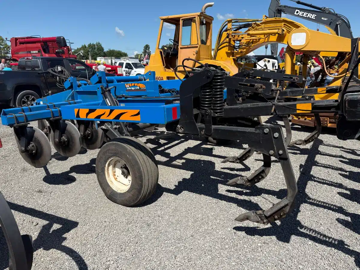 Gallery image 2 for Used 2000 Case IH ECOLO TIGER 527B Disc Ripper