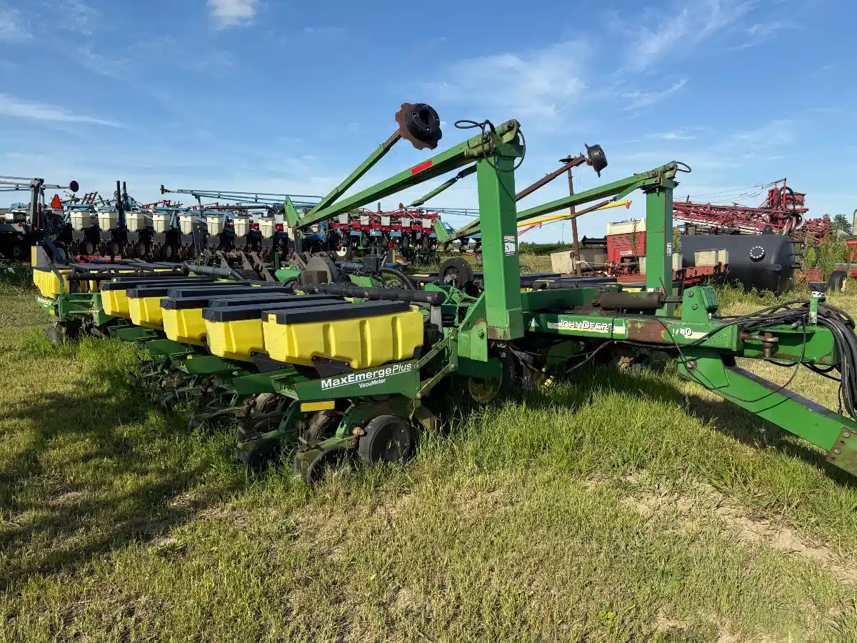 Gallery image 1 for Used 2000 John Deere 1780 Planter