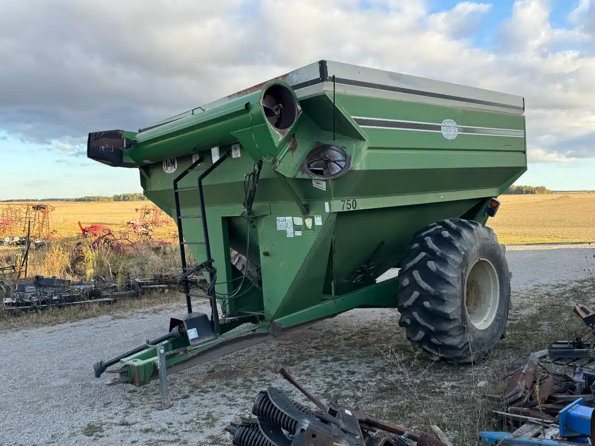 Gallery image 1 for Used J&M 750 Grain Cart