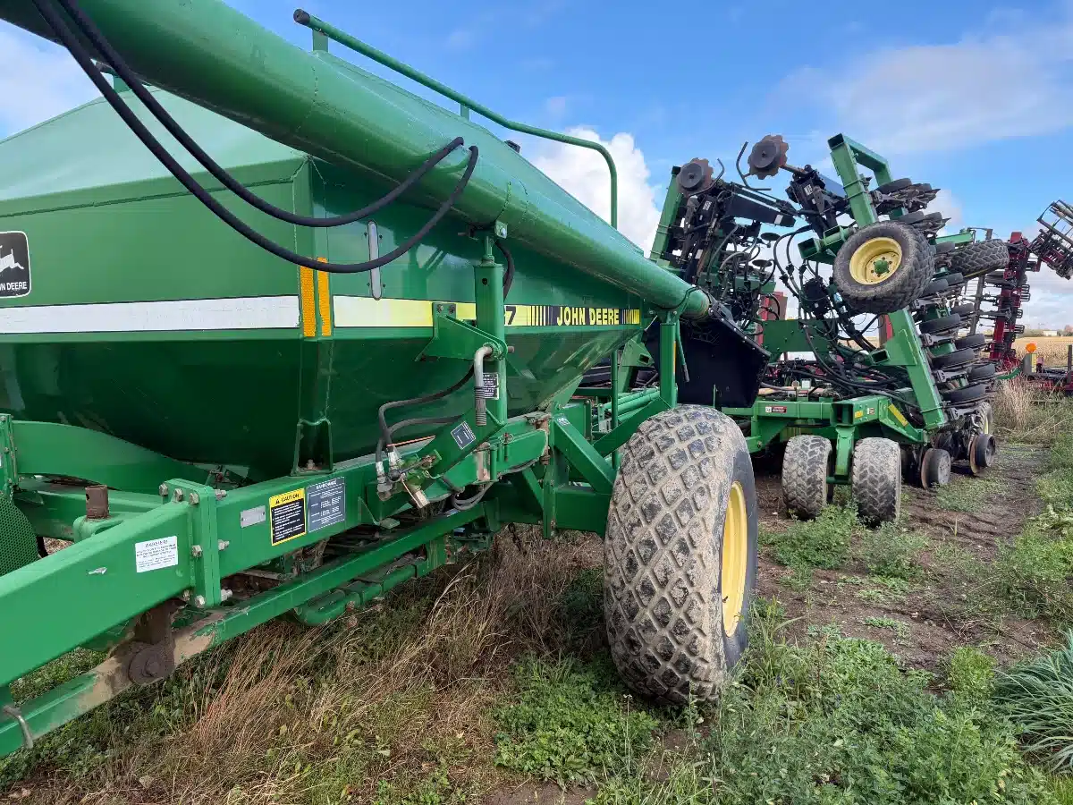 Used John Deere 1860 Air Drill