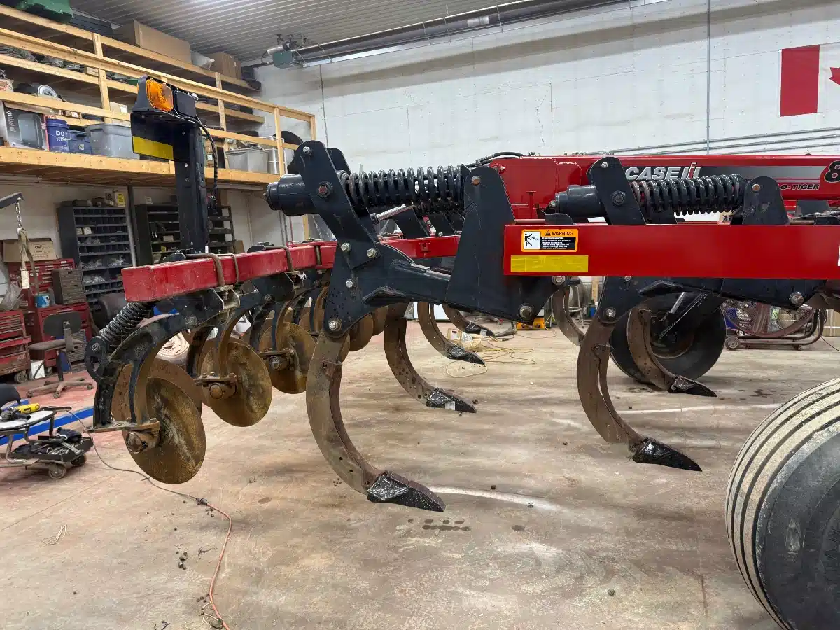 Gallery image 2 for Used 2012 Case IH ECOLO-TIGER 870 Disc Ripper