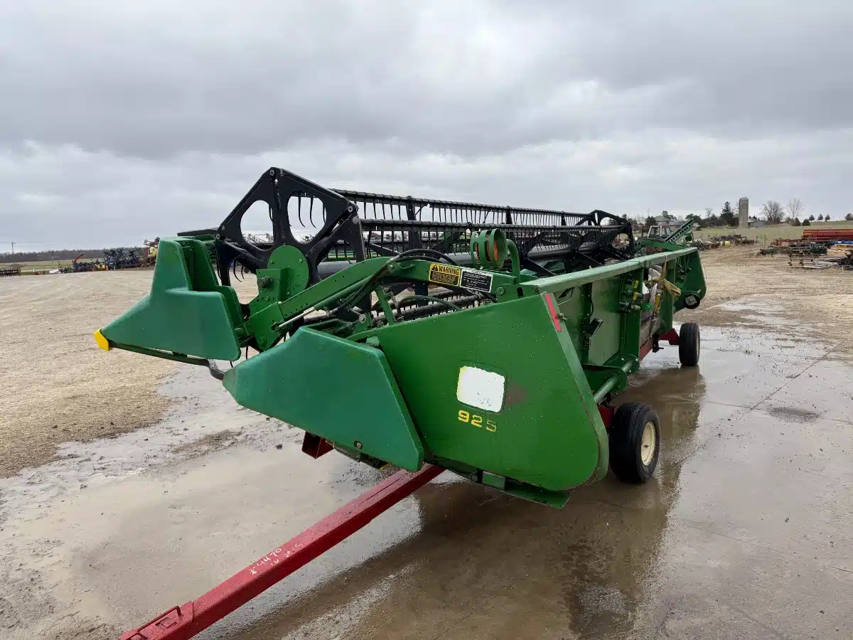 Used John Deere 925 Header - Auger