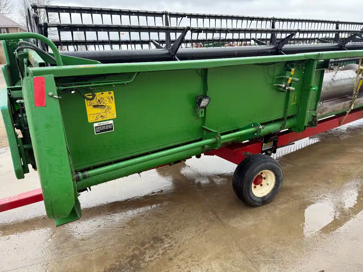 Gallery image 2 for Used John Deere 925 Header - Auger