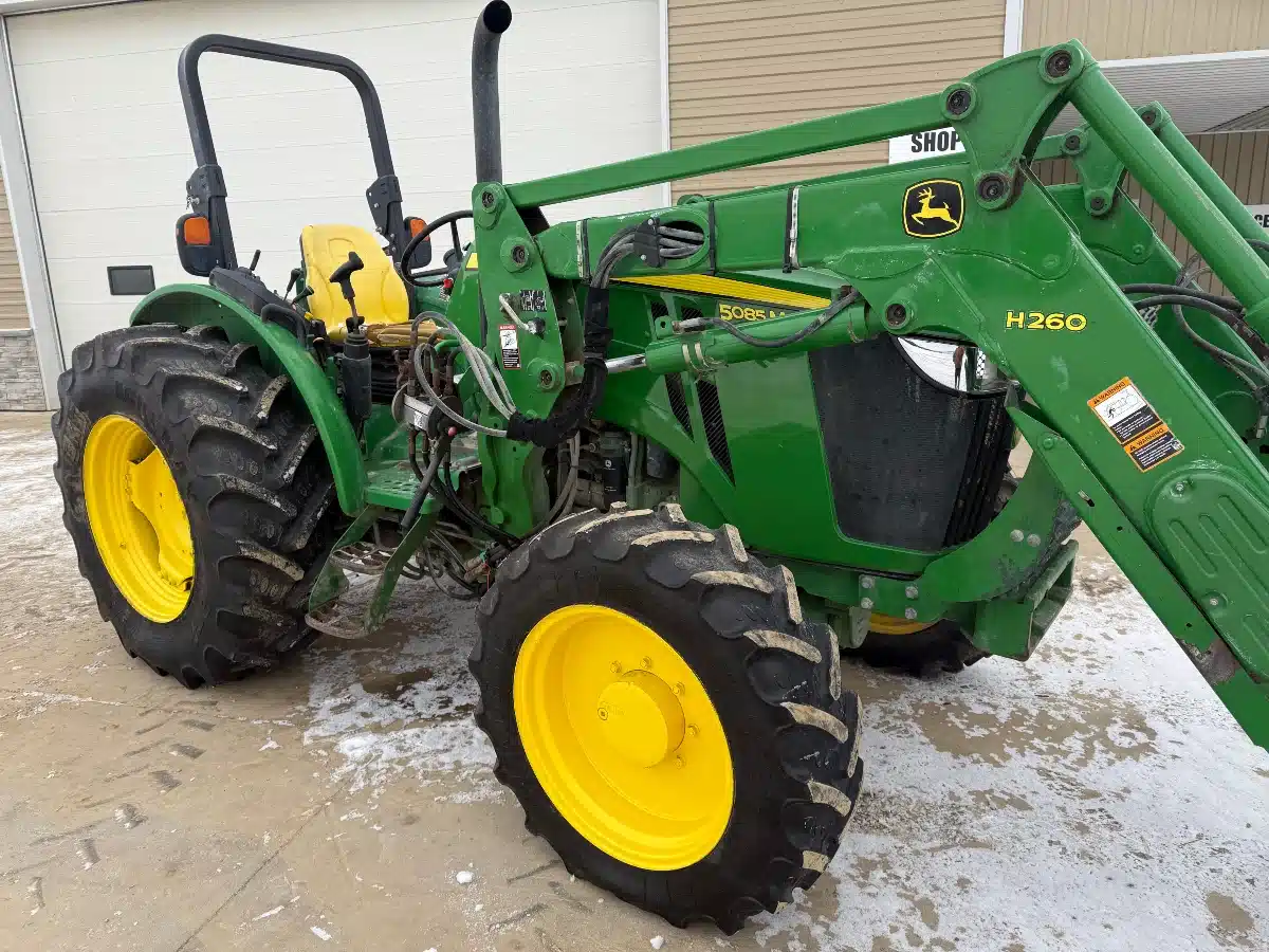 Gallery image 2 for Used 2013 John Deere 5085M Tractor