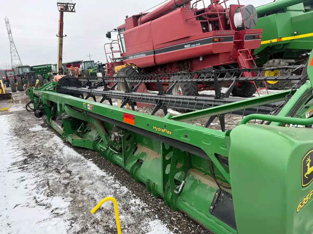 Gallery image 2 for 2013 John Deere 635FD Header - Draper