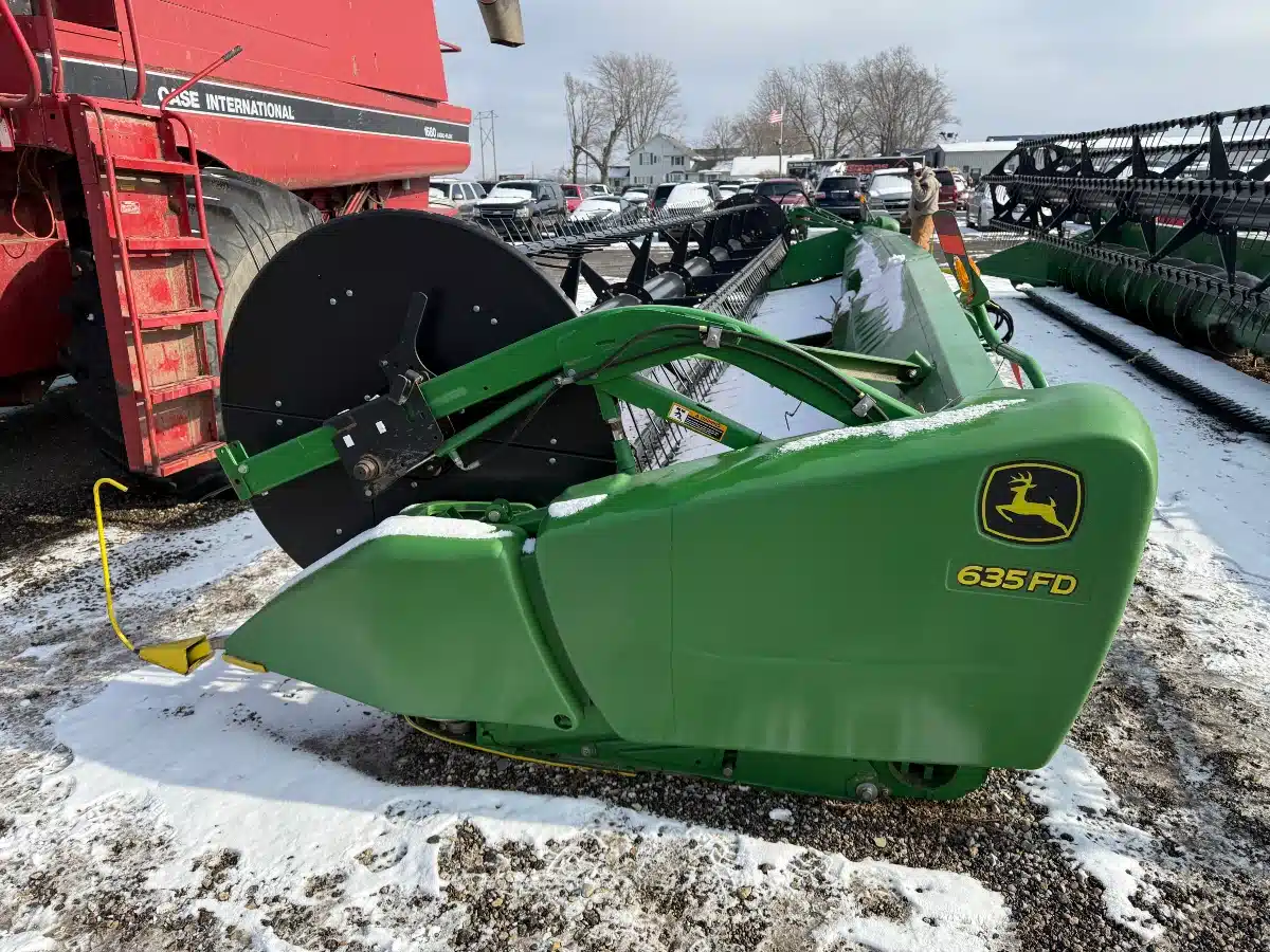 Used 2013 John Deere 635FD Header - Draper