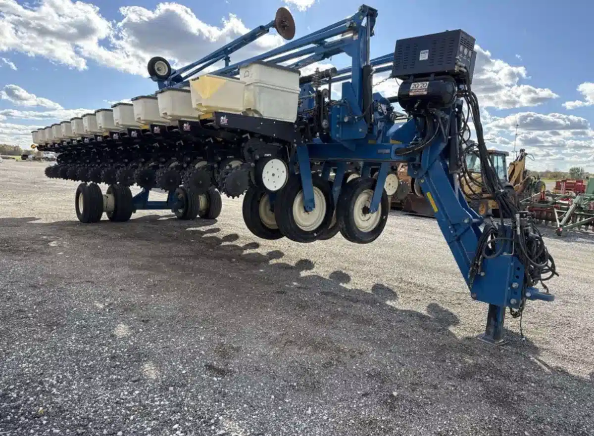 Gallery image 2 for 2008 Kinze 3700 Planter