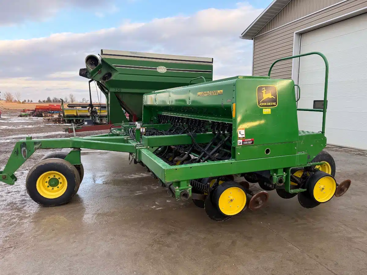 Gallery image 2 for 1996 John Deere 750 Drill