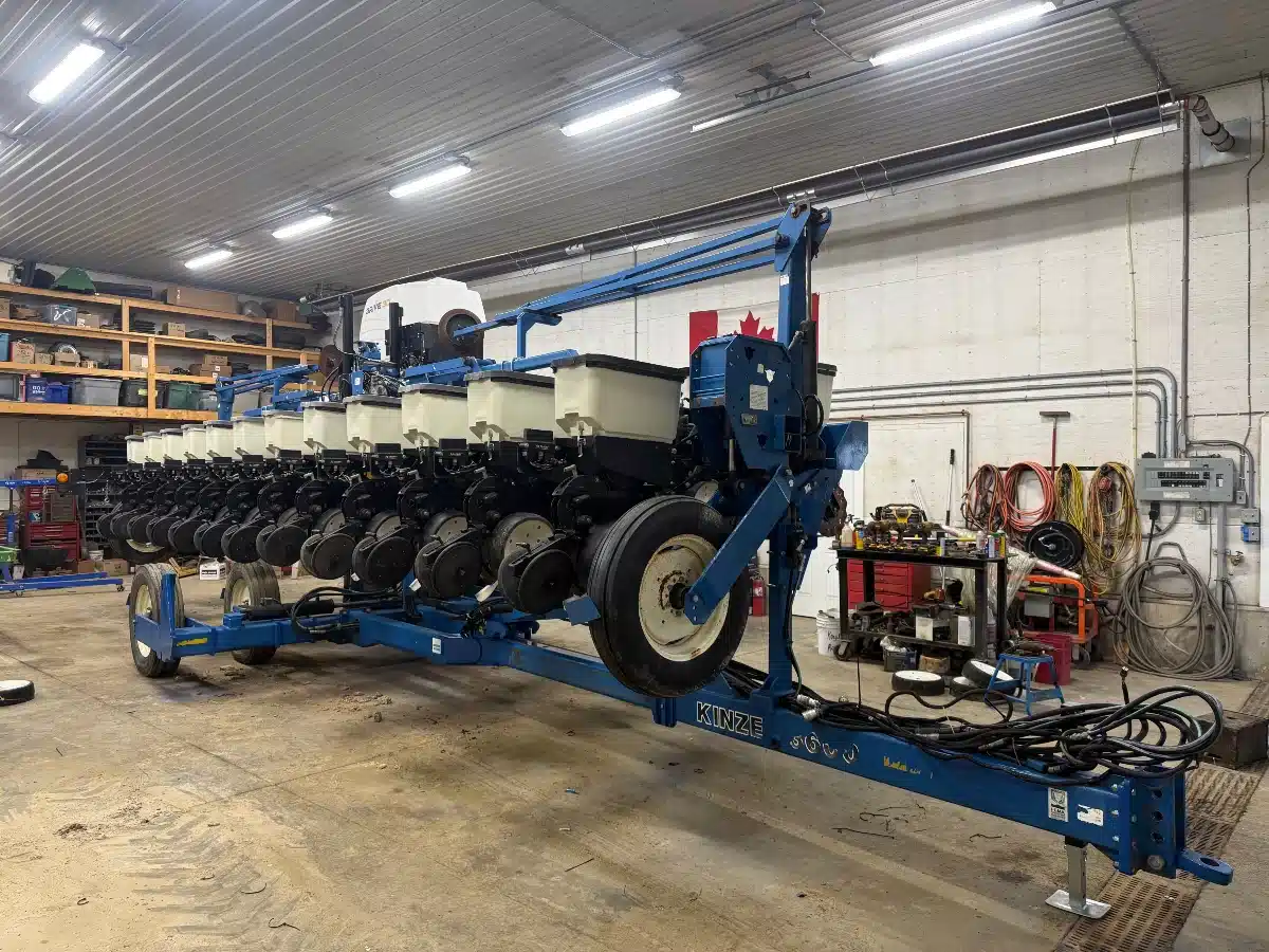 Gallery image 2 for 2006 Kinze 3600 Planter