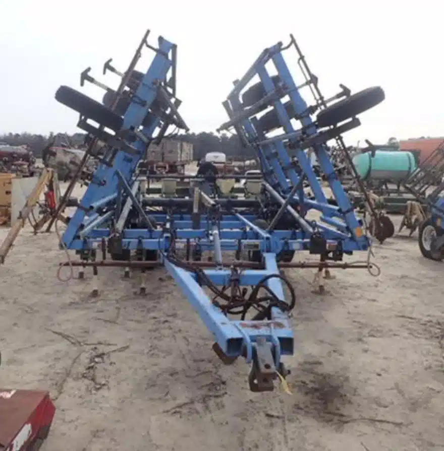 2000 DMI TIGER-MATE II Cultivator