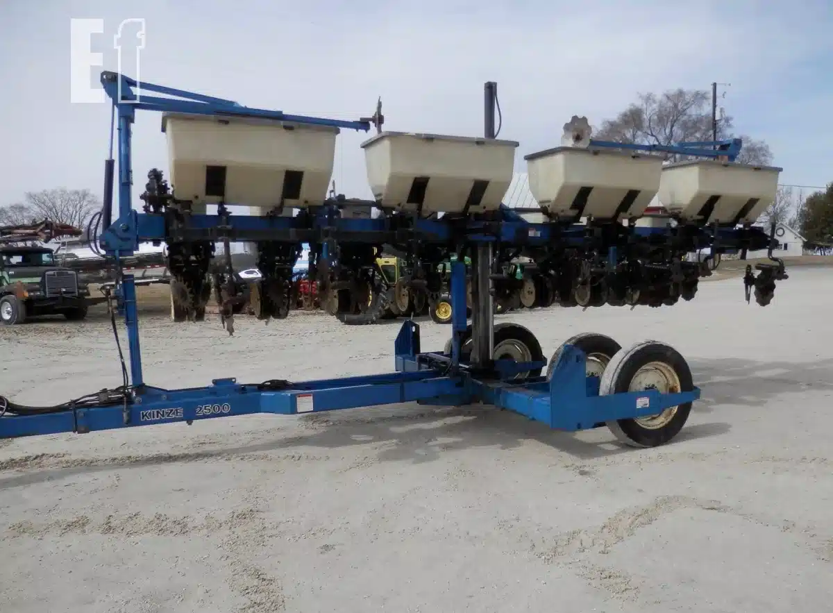 Gallery image 2 for 1998 Kinze 2500 Planter