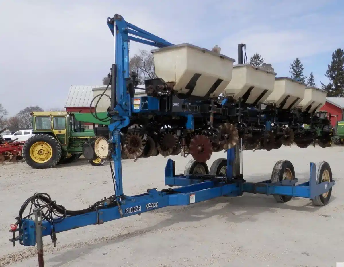 1998 Kinze 2500 Planter