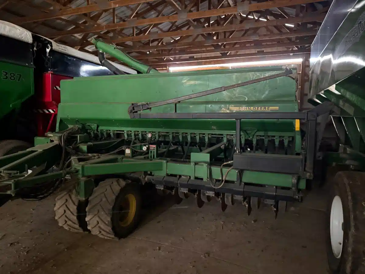 Photo de la Galerie 1 pour 1994 John Deere 750-30’ Semoir