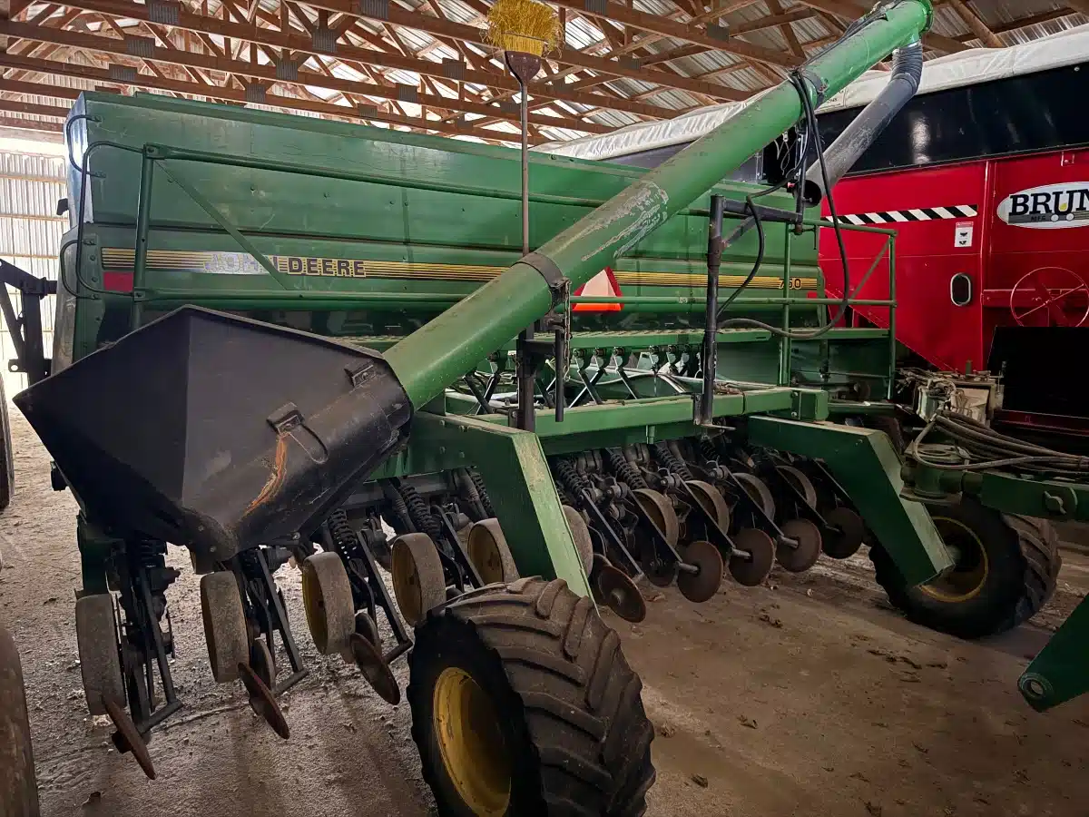 Photo de la Galerie 2 pour 1994 John Deere 750-30’ Semoir