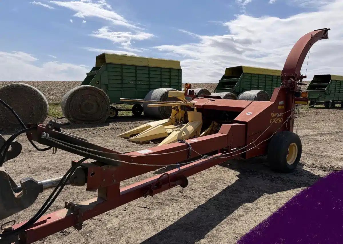Photo de la Galerie 2 pour 2000 New Holland FP230 Fourragère