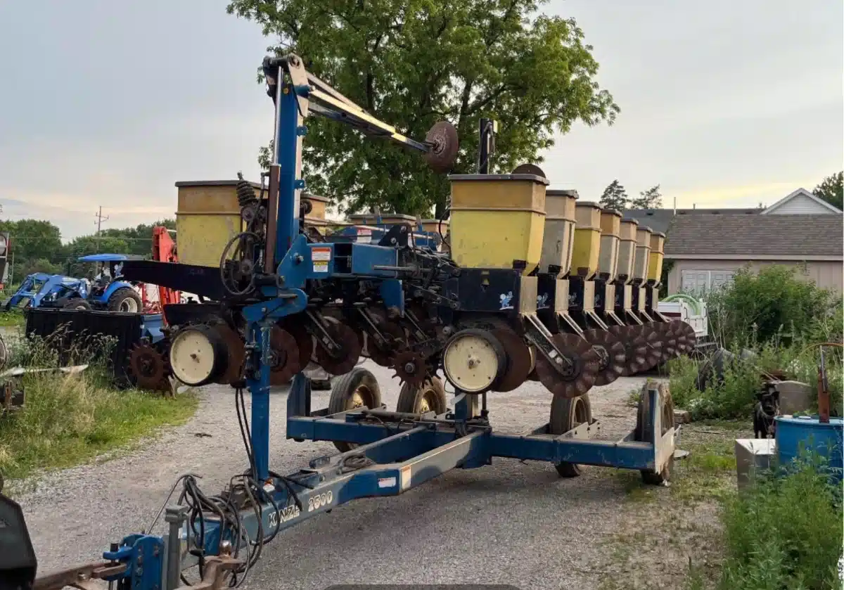 Photo de la Galerie 1 pour 1997 Kinze 2500 Planteur