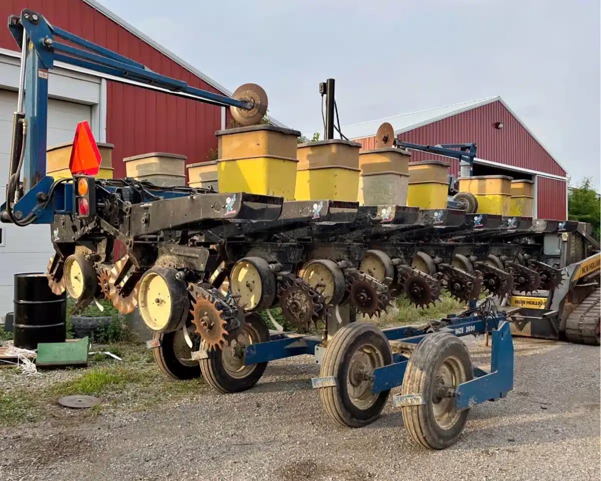 Photo de la Galerie 2 pour 1997 Kinze 2500 Planteur