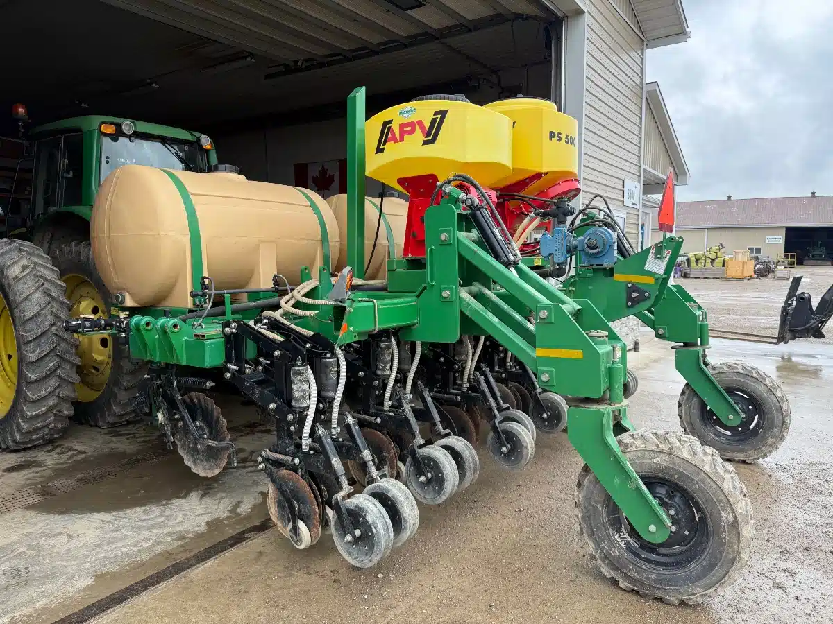 Gallery image 2 for 2016 Great Plains NUTRI PRO Applicator