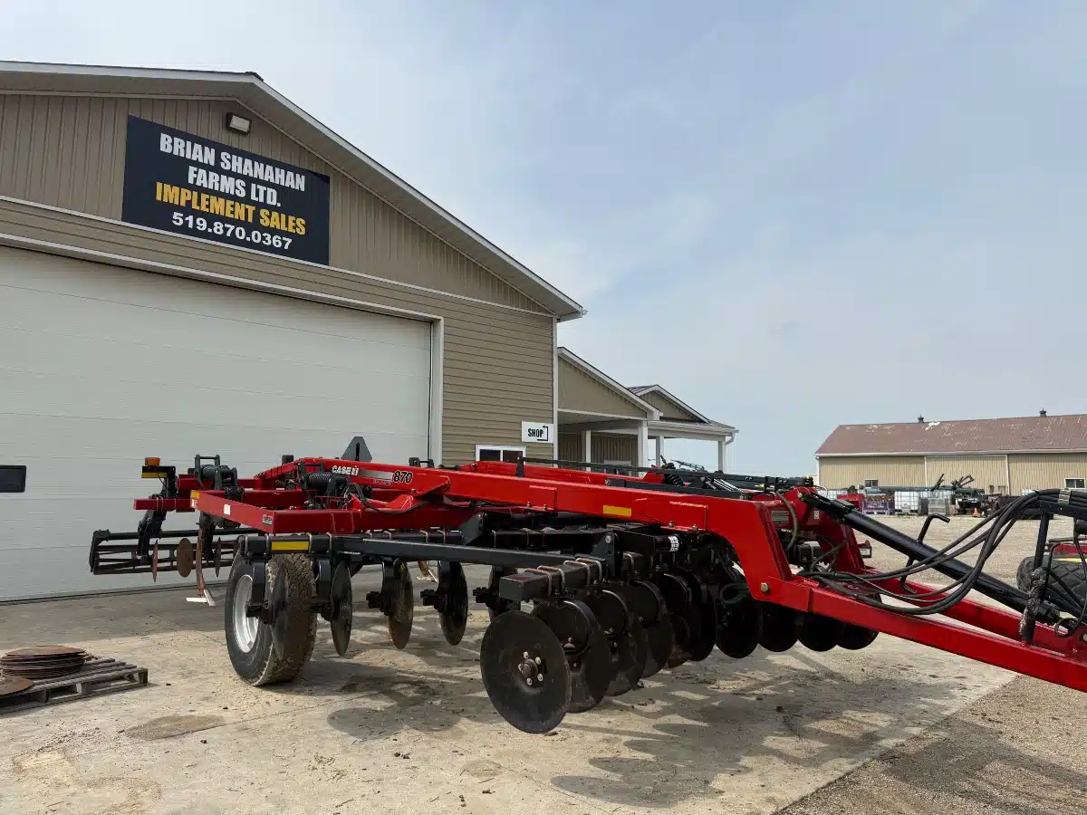 Gallery image 1 for Case IH ECOLO-TIGER 870 Disc Ripper