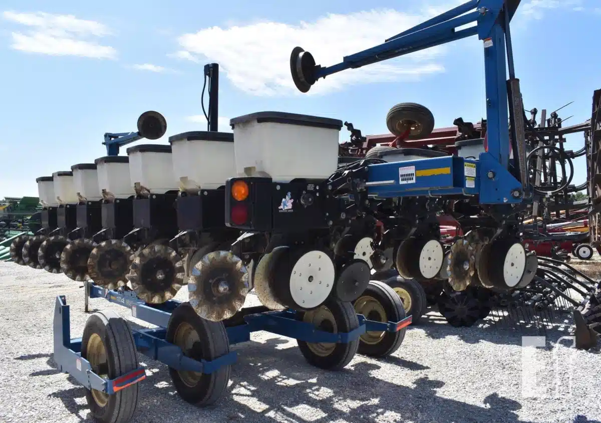 Gallery image 2 for Kinze 3500 Planter
