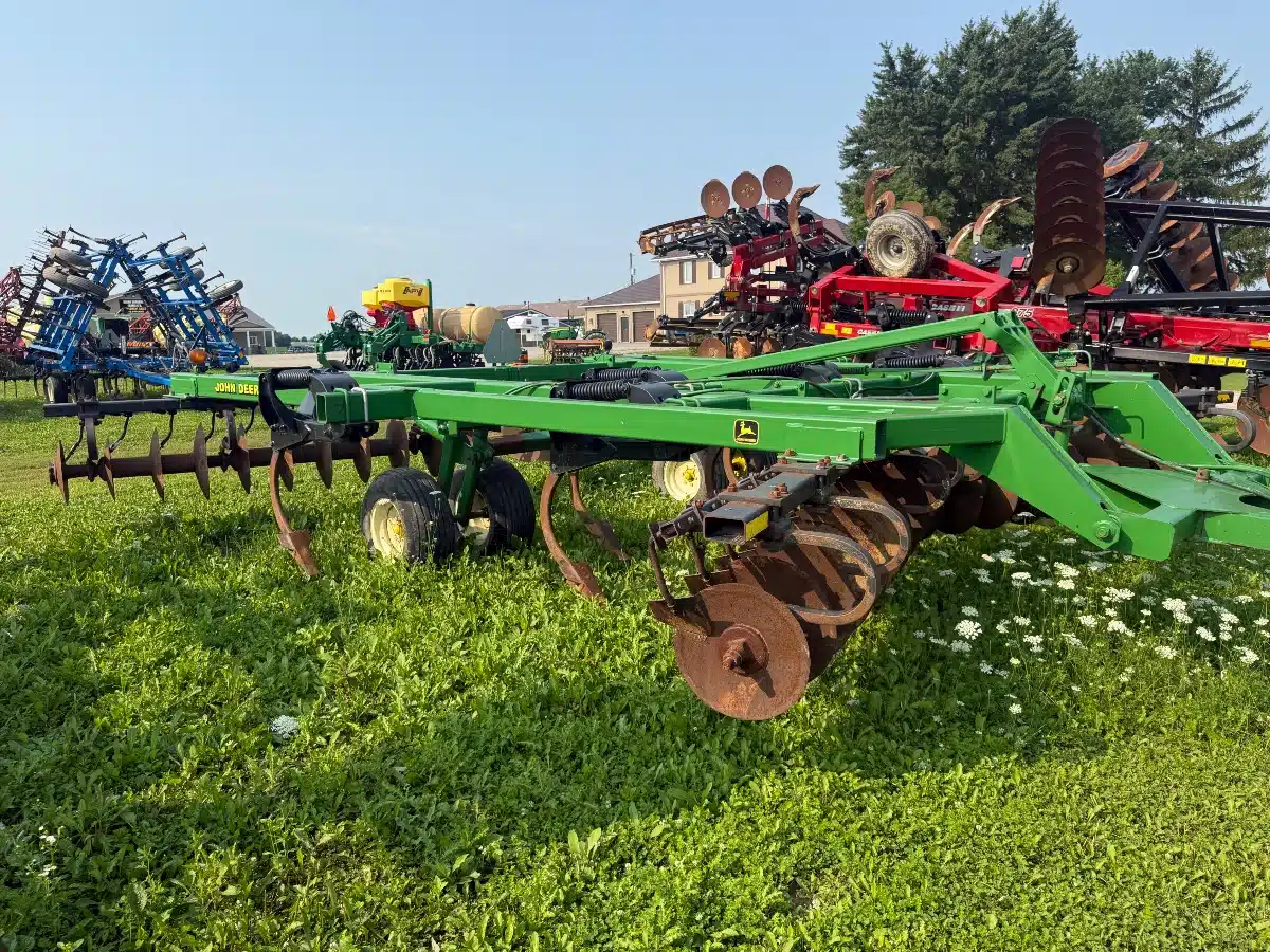 Gallery image 1 for John Deere 510 Disc Ripper