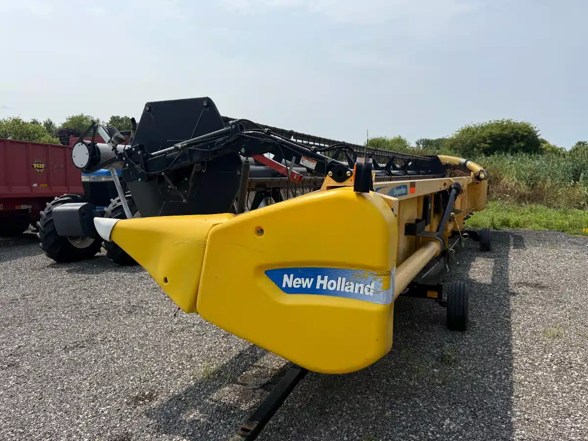 Gallery image 2 for 2011 New Holland 740CF Header - Flex