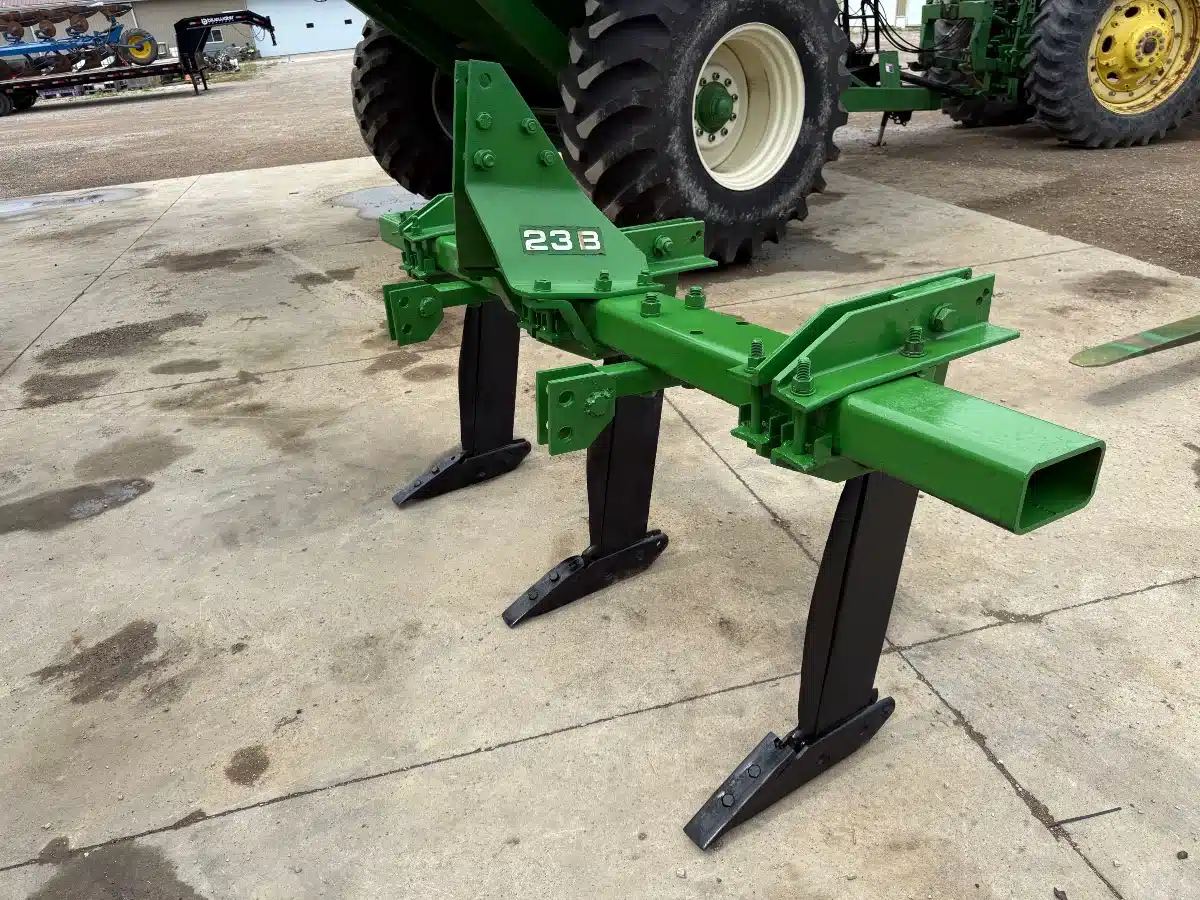 Photo de la Galerie 1 pour John Deere 23B défonceuse