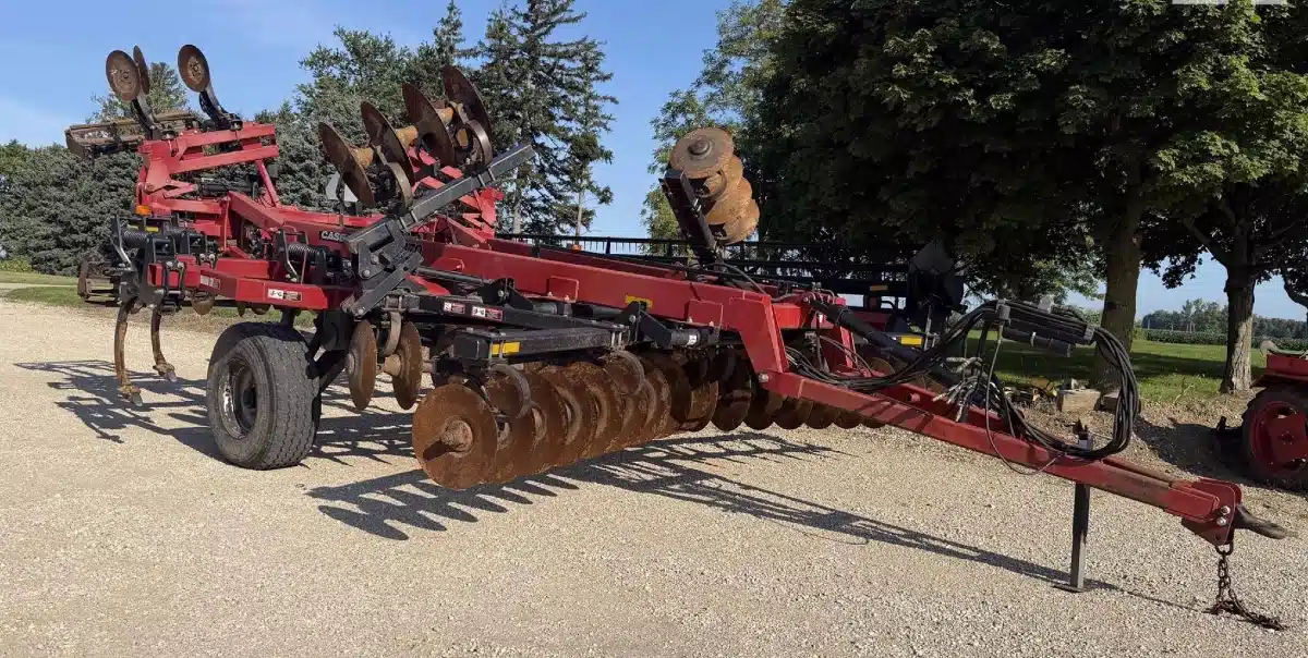 Gallery image 1 for Case IH ECOLO-TIGER 870 Disc Ripper