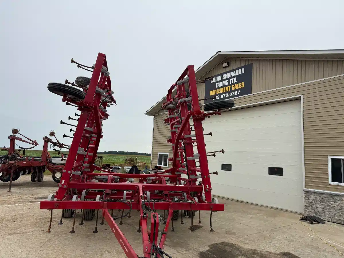 Gallery image 2 for Kongskilde 2800-33’ Cultivator