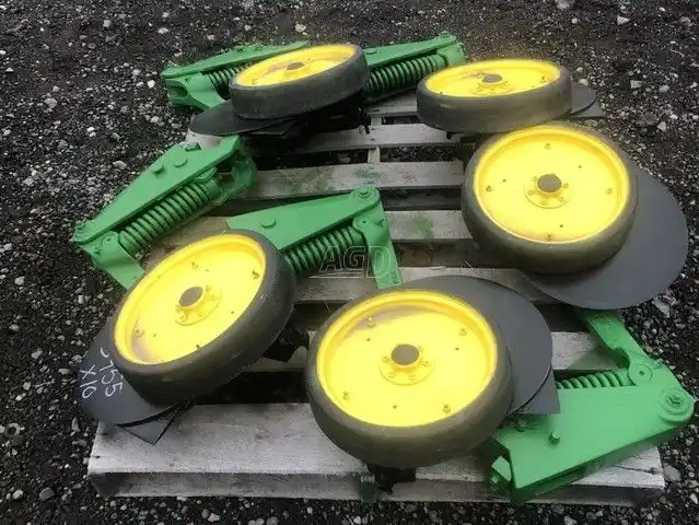 Gallery image 1 for Used 1998 John Deere 7200 Planter