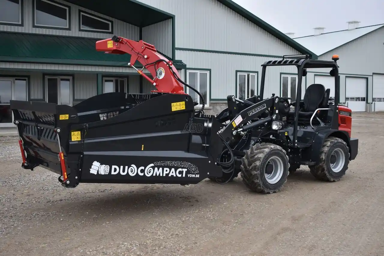 Gallery image 2 for New VDW Duo Compact Straw Blower Bale Processor