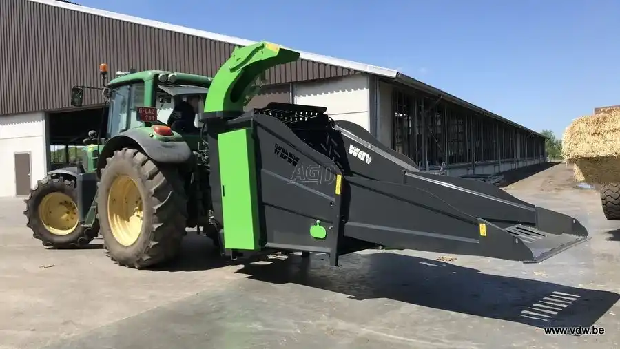 Gallery image 2 for VDW Straw Blower For Tractors (3-Point Hitch) Bale Processor