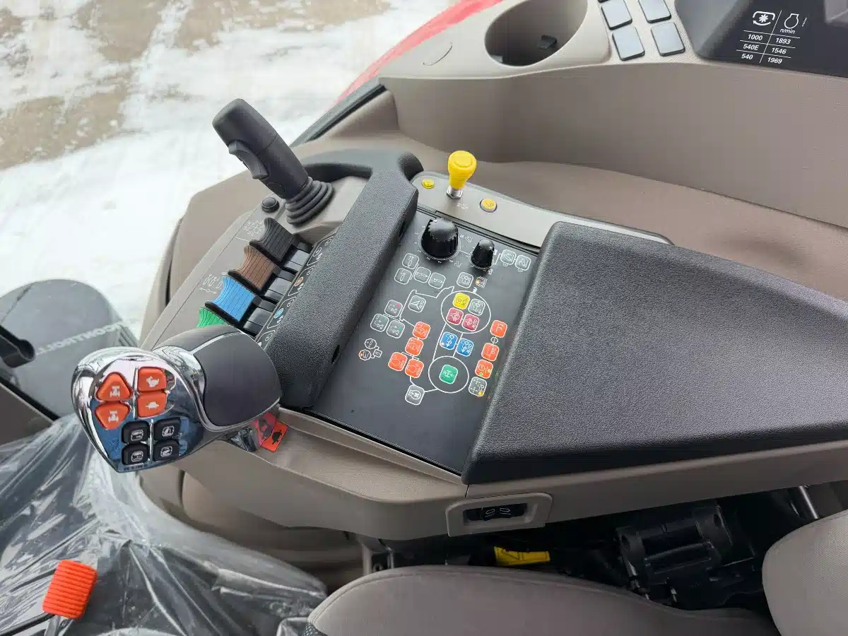 Gallery image 2 for 2024 Case IH PUMA 165 Tractor