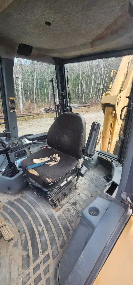 Gallery image 2 for Used 2001 New Holland 575 Backhoe Loader