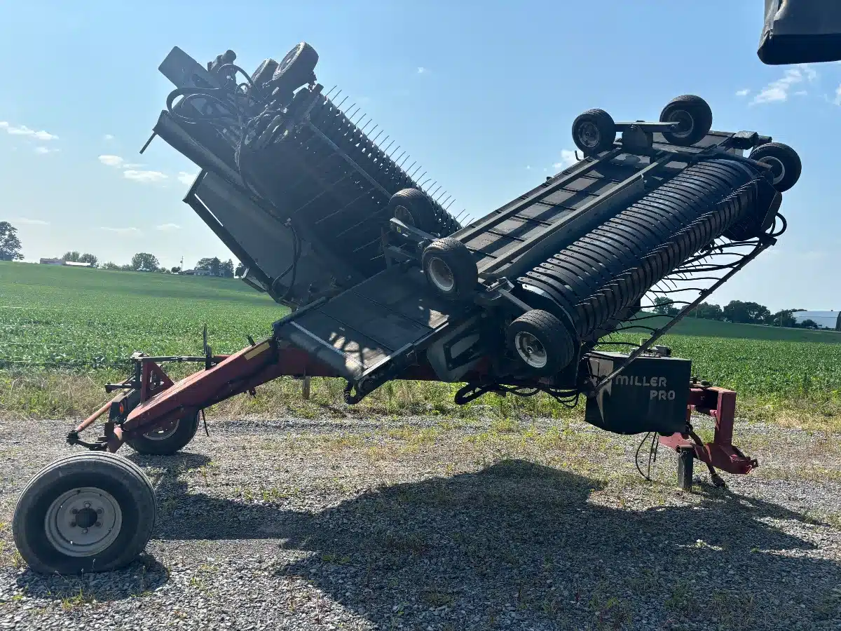 Gallery image 1 for Used 2005 Miller Pro 1416 Windrow Merger