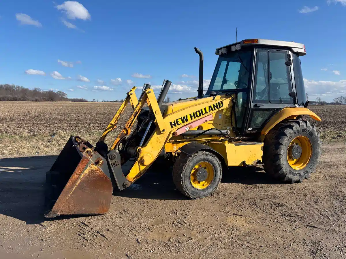 Gallery image 2 for Used 2008 New Holland U80B Tractor Loader