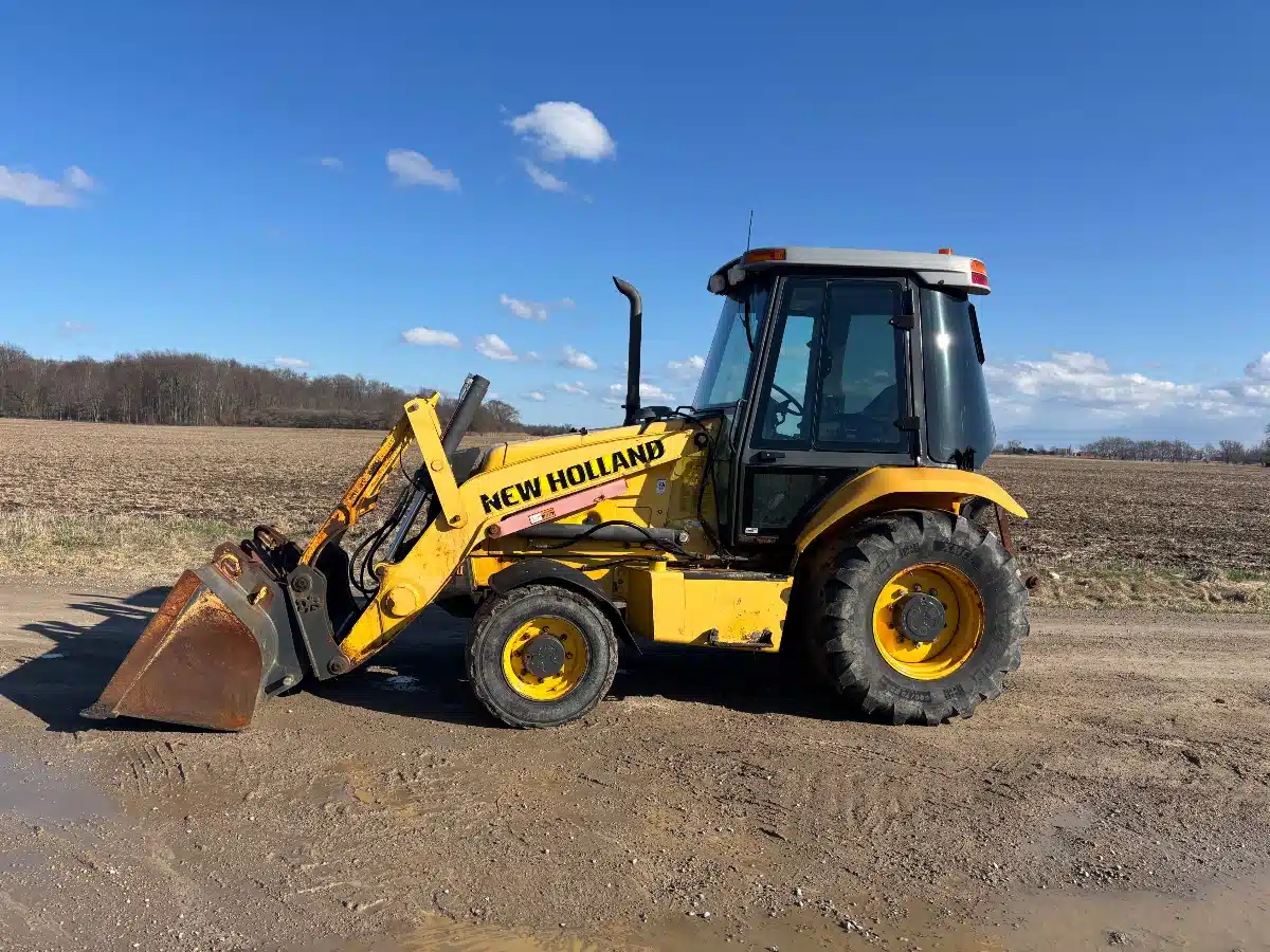 Gallery image 1 for Used 2008 New Holland U80B Tractor Loader