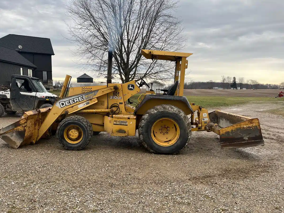 Gallery image 2 for Used 2001 John Deere 210LE Tractor Loader