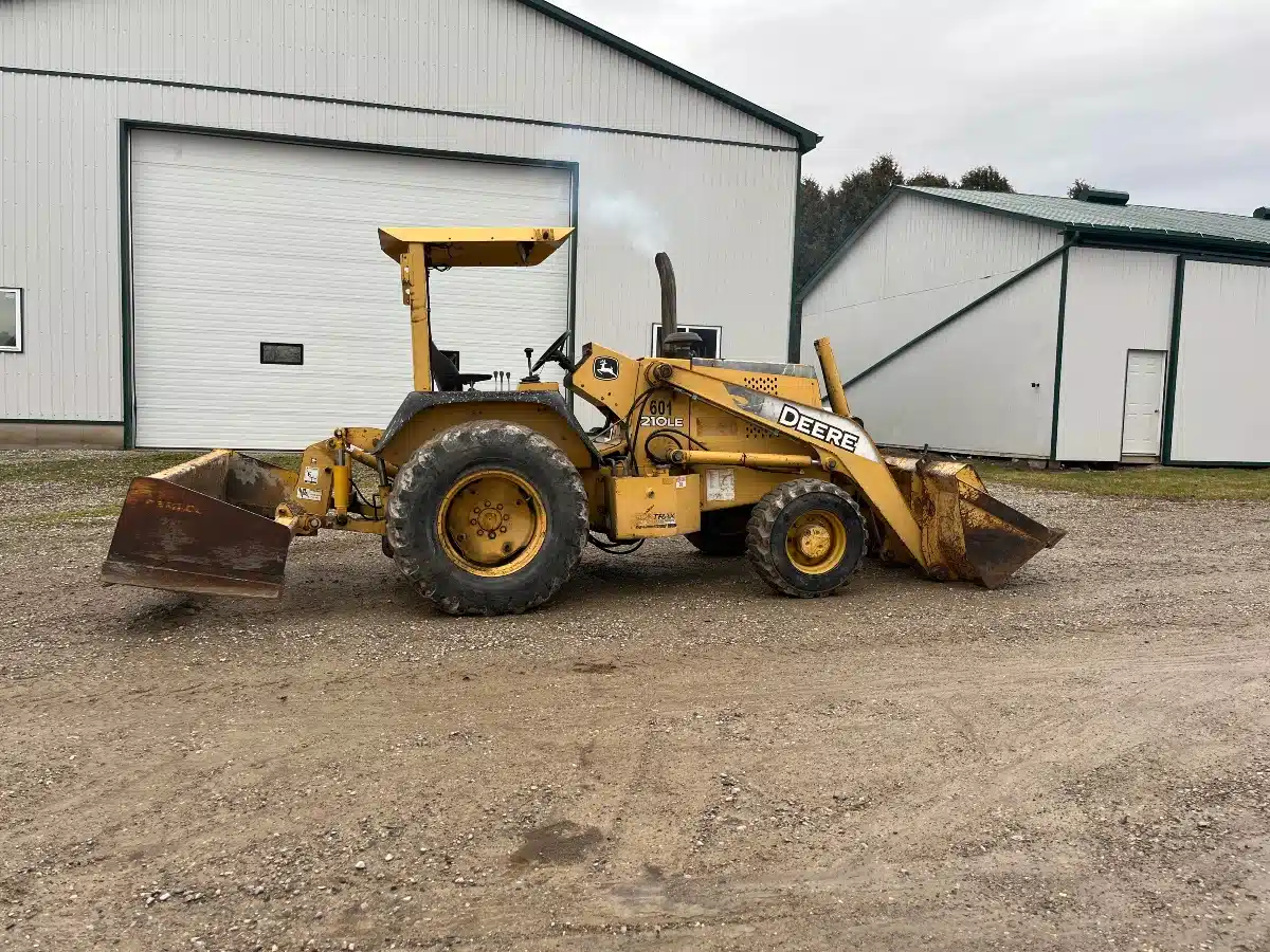 Gallery image 1 for Used 2001 John Deere 210LE Tractor Loader