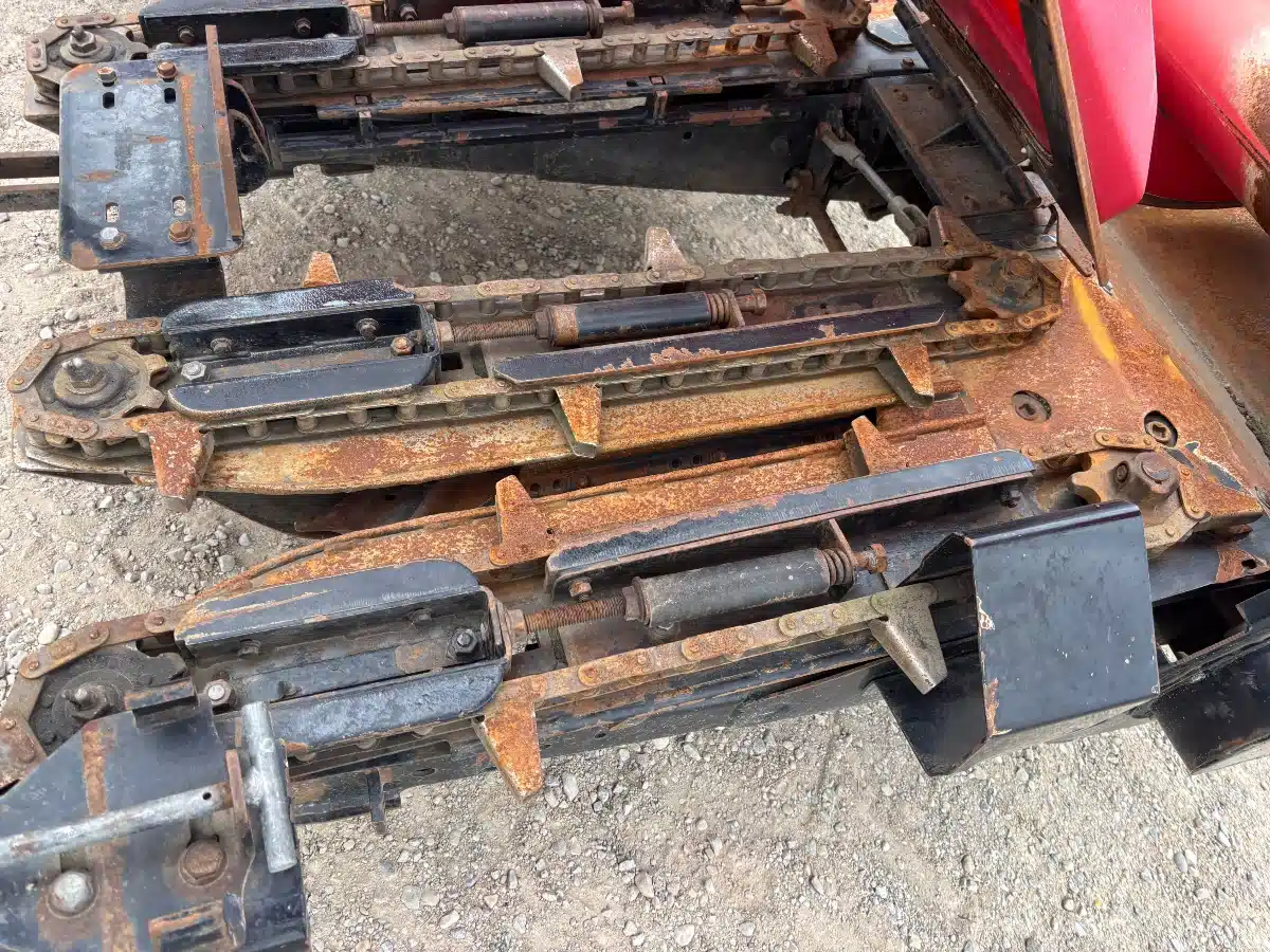 Gallery image 2 for 2007 Massey Ferguson 3000 Header - Row Crop