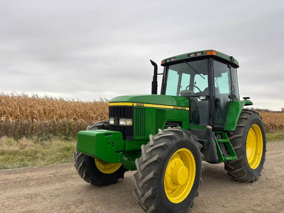 Gallery image 2 for Used 2001 John Deere 7210 Tractor